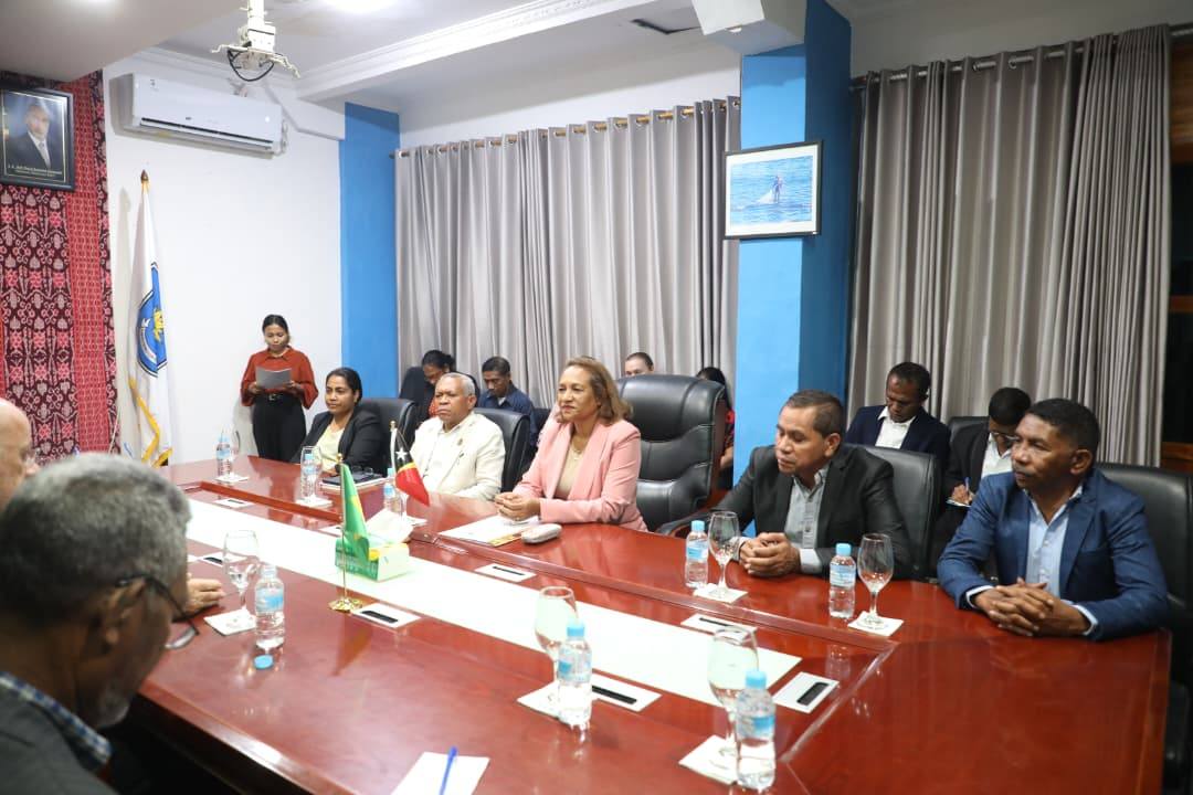 MINISTRA EDUKASAUN HO EMBAIXADÓR BRAZIL ASINA AKORDU SUPLEMENTÁR NO DOKUMENTU PROGRAMA BA FORMASAUN PROFESÓR SIRA 3º SIKLU ENSINU BÁZIKU IHA TIMOR – LESTE